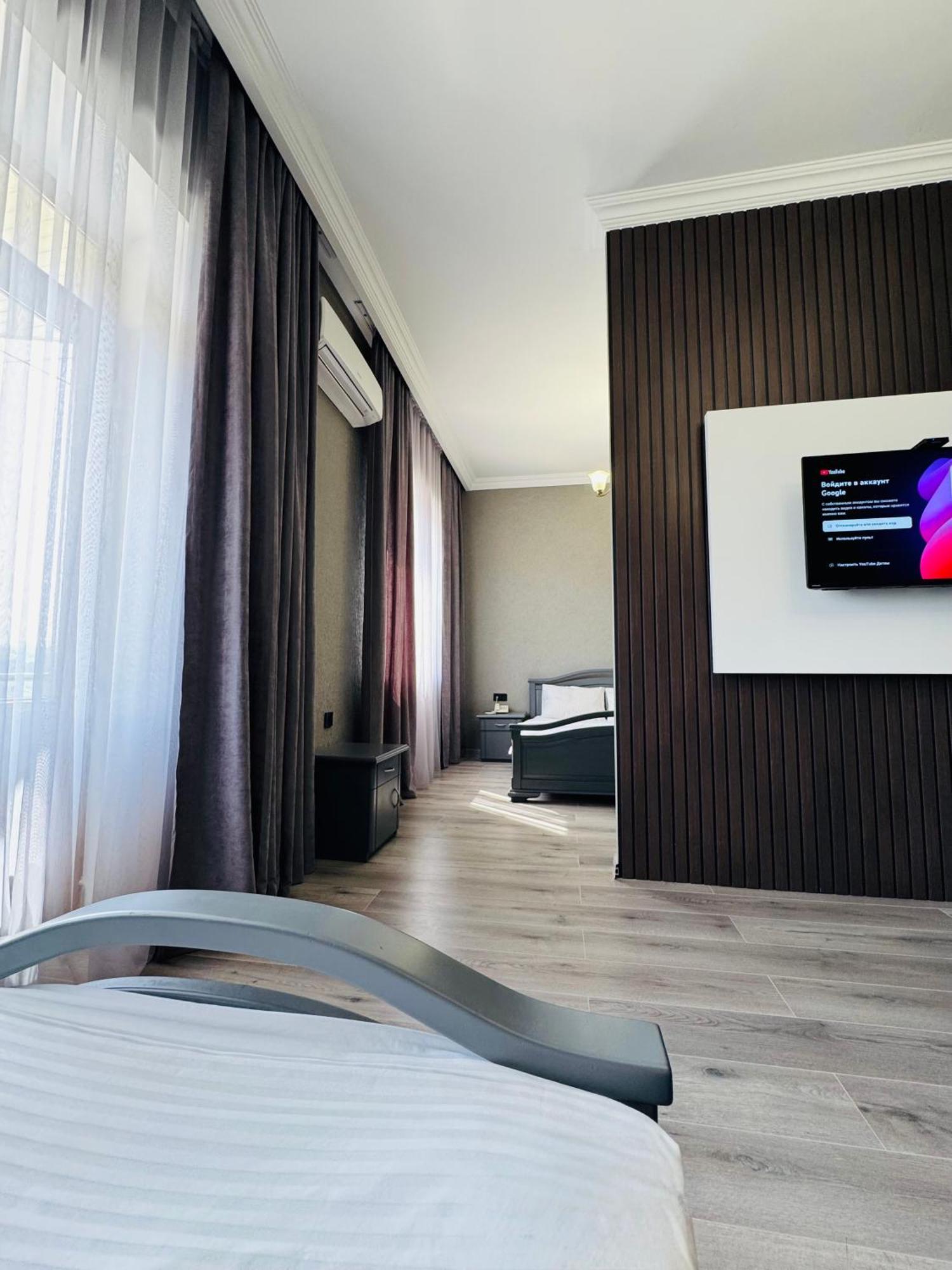 Capital Hotel エレバン エクステリア 写真